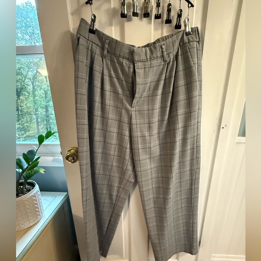 High waisted, wide legged slacks